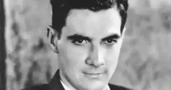 美国漫画英雄钢铁侠确有其人霍华德休斯就是了
