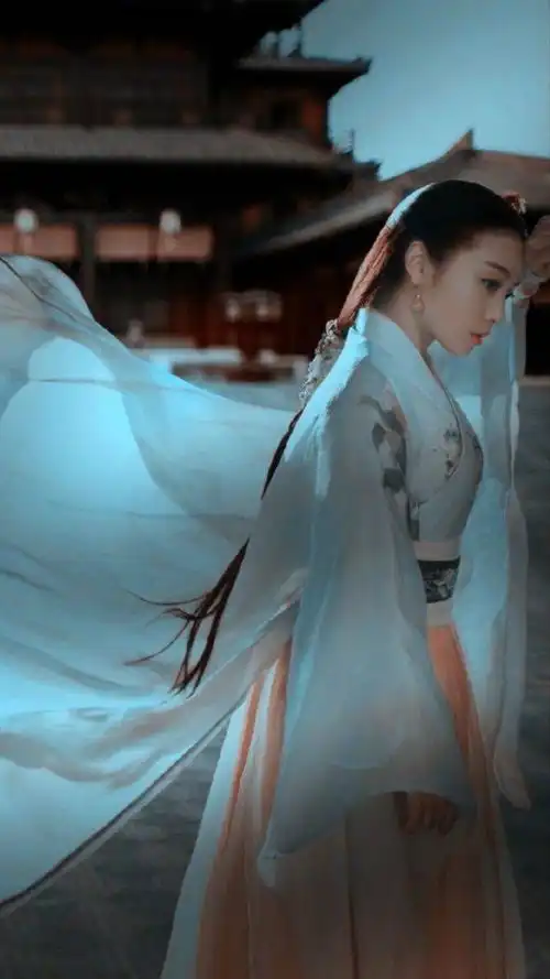 不老童颜张含韵都31岁,在南烟斋笔录中美得丝毫不差刘亦菲
