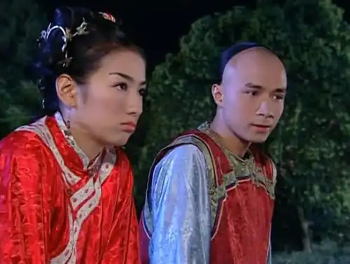 同样都是嫁给永琪,为什么小燕子是晚上出嫁,知画却是白天