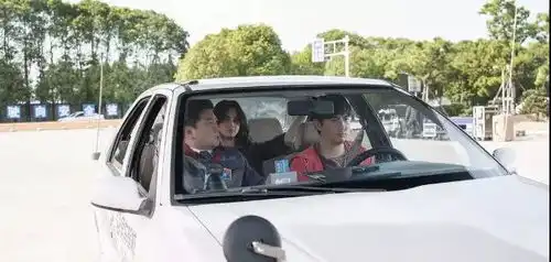 什么直到地球毁灭的最后一刻,我们也要做到持证安全文明驾驶