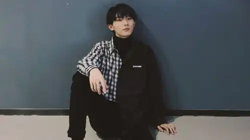 李俊濠被弟弟叫缝纫机,回敬马嘉祺唱快乐星球,称赞公司是第一
