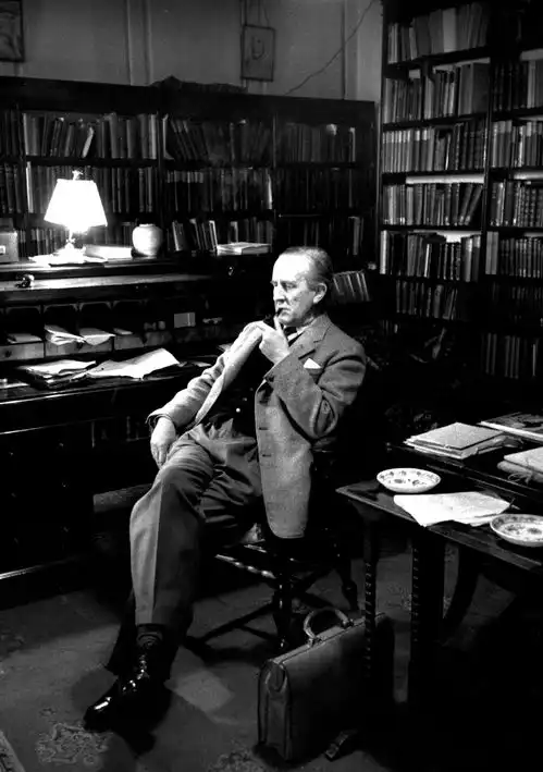 托尔金逝世50年托尔金的阿尔达世界
