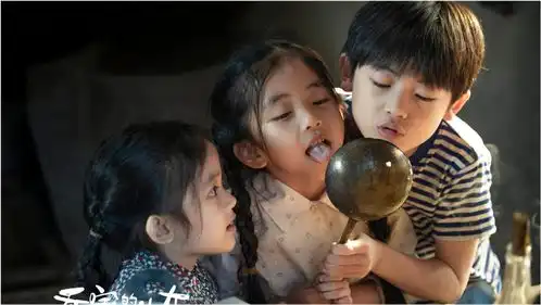 乔家的儿女老二带妹妹偷吃筵席被乔大哥教训