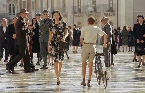 30女人如何穿出气质看西西里的美丽传说,优雅永不过时
