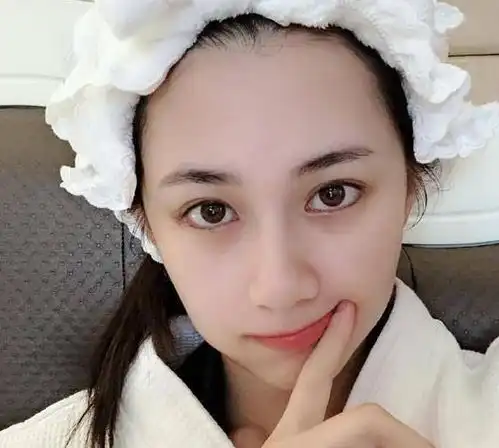 还记得微微一笑很倾城里的小雨瑶瑶吗他现在是这个样子的
