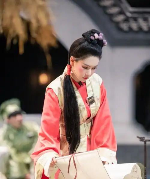 明星大侦探最新剧照,一个地主气息扑面而来,一个与秋香相似度高