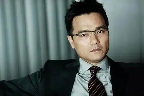 他是万梓良徒弟,却被刘德华捧了二十年,如今转身投向古天乐
