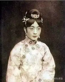 她是中国最后一个皇后,死后却草席裹尸芳魂无处寻