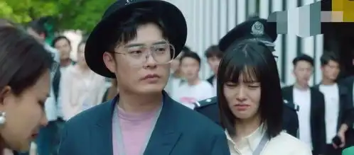 盛装第一集套用穿普拉达的女王梗,比拼16年前的时尚进步多少

