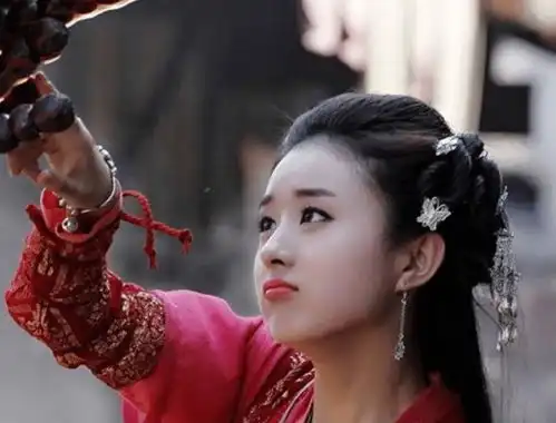 本以为赵丽颖演的花千骨够可爱了,没想她演的红绫才是卖萌鼻祖