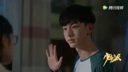 学霸主动来学渣家给她补习,学霸用暗语表白,可惜学渣不懂