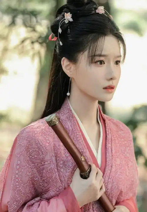 陈意涵在莲花楼中女扮男装惊艳全场,真是个全能的宝藏女孩
