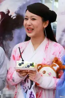 杨紫白娘子剧照笑的太僵硬,被质疑是整容后遗症
