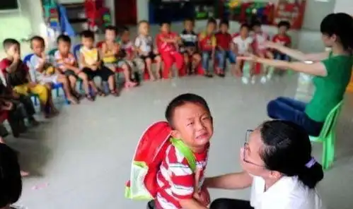 爸爸第一次去接娃,老师再三确认,爸爸急出汗这真是我儿子