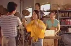 杨钰莹与窦唯搭早年未公映电影时光列车泳装剧照曝光
