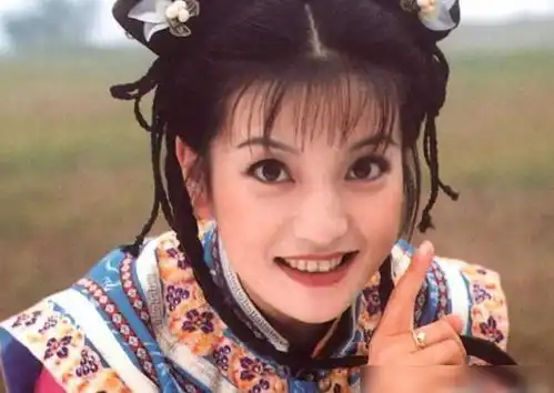 蒋勤勤演还珠格格当黄奕配角,在于正剧当家主母主次颠倒