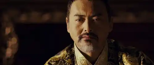 满城尽带黄金甲皇后被逼喝药,元杰很是心疼,决定篡谋皇位