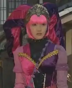 问,请详细解释假面骑士将军与21枚核心硬币中的一个角色剧照如下
