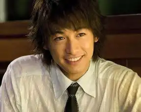 笑花中藤冈靛的头发怎么做