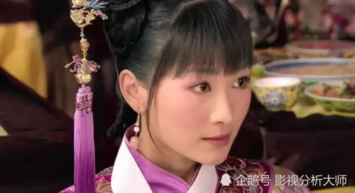 甄嬛传安陵容到死都不知,唱歌时为什么皇上要向她扔一个苹果宜修很清楚