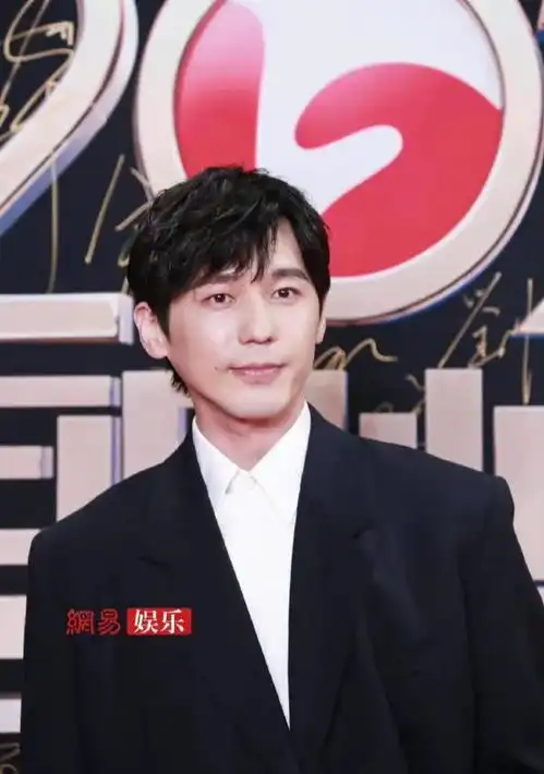 国剧盛典周雨彤老十岁,吴谨言瘦到脸不对称,最后居然是她赢了