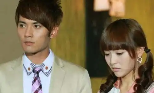 他长相神似朱一龙,和唐嫣合作多次不火,改名后成男神