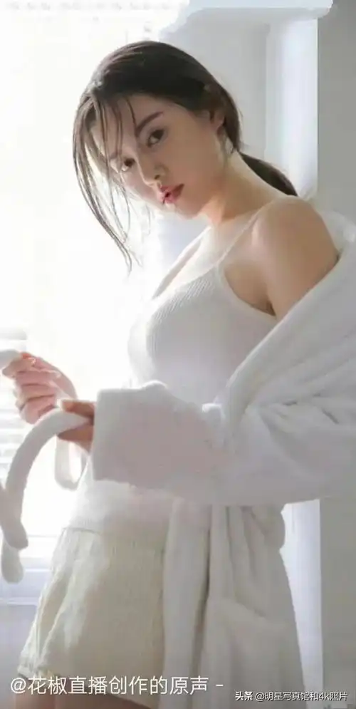 新倚天屠龙记小昭扮演者云千千,凹凸身材
