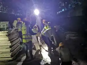 冲得上,拿得下他们在深圳的雨中奋战到凌晨3点
