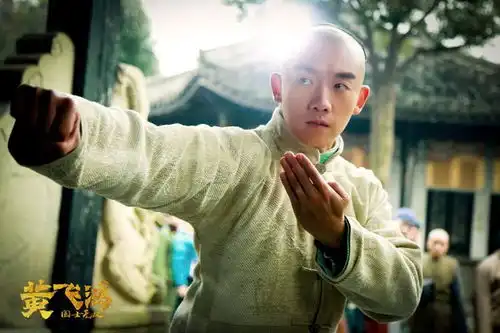 郑恺夜店小王子与白富美分手,转身娶了芳华女主角
