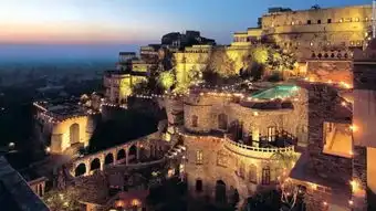 想在城堡里体验一次童话中美女与野兽的日常生活么
