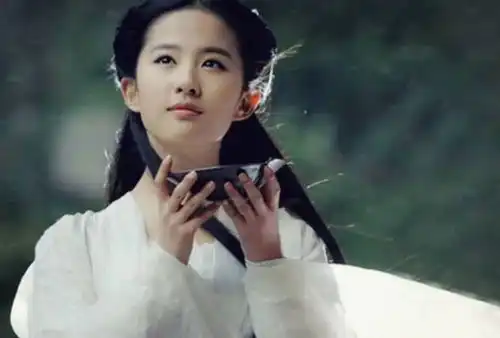 小龙女造型令人回味,李若彤经典刘亦菲冷艳,而最像的是她
