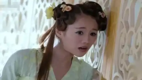 颖宝把自己关在房间内日夜练功,毛毛虫糖宝看在眼里疼在心里