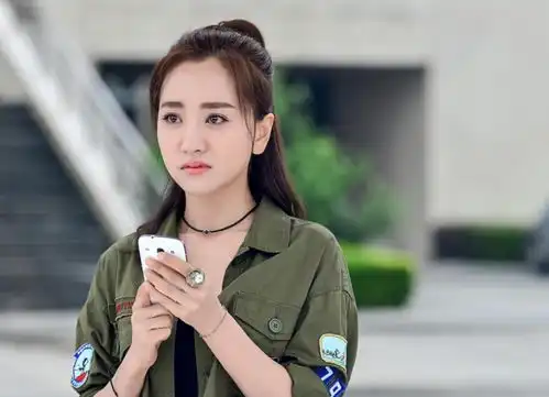 明星大侦探中,杨蓉每次都很认真地演绎剧本上给的人设和剧情
