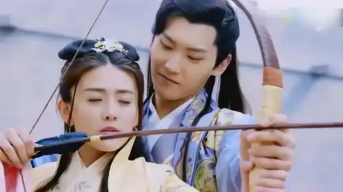 小檀贴着王爷这么紧,八王爷往前凑凑