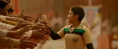 大家事事都平庸的孩子只能努力向前奔跑