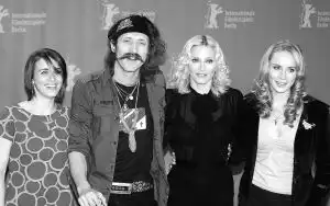 女导演撑起柏林半边天麦当娜处女作一票难求
