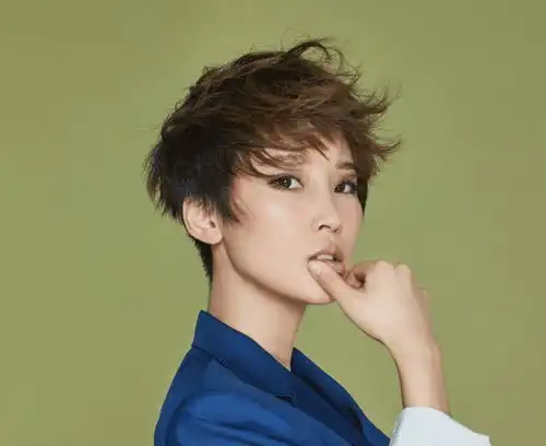 娱乐圈钢铁直男的爱情,来得如此奇葩,网友感叹轻浮也要够优秀
