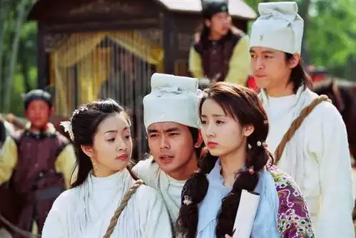 林依晨身价过亿,穿地摊货打包剩菜,是胡歌好搭档