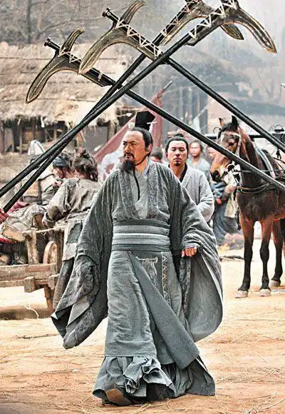 记住,孔子是拿刀拿剑,和你讲到道理的
