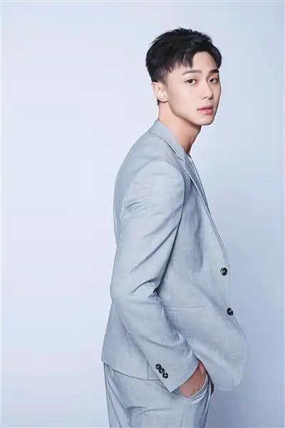 施柏宇我很像想见你的莫俊杰娱乐
