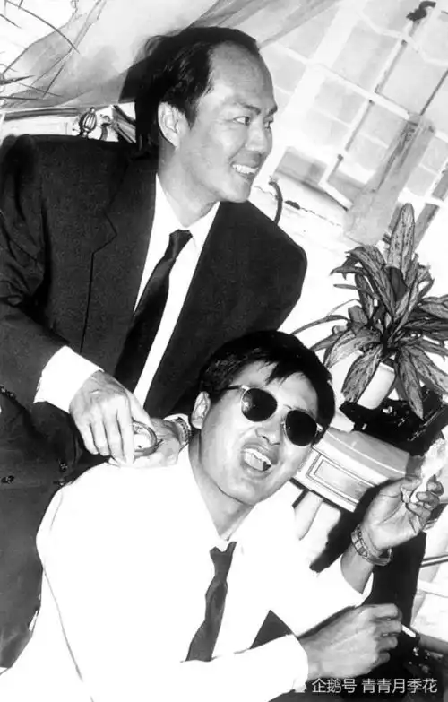 无法重拍瞬间和赌王举杯的翁美玲,舔毛笔的张国荣,青涩的赵本山刘欢
