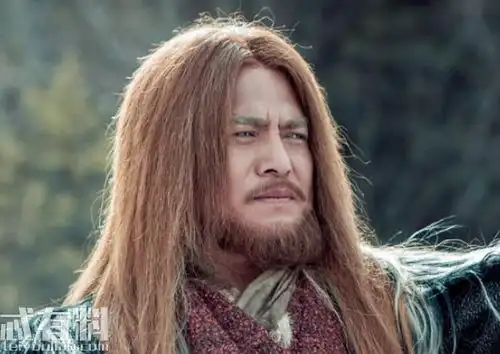 新倚天屠龙记成昆和谢逊是什么关系成昆为什么要杀谢逊的家人
