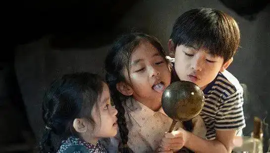 乔家的儿女剧照隐形牙套