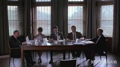 为什么肖申克的救赎里,摩根弗里曼最后一次会被假释
