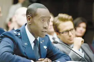 战争机器盔甲银光耀眼