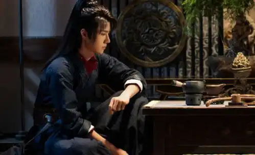 有翡再次发布新剧照,王一博俊朗飘逸,赵丽颖又飒又美
