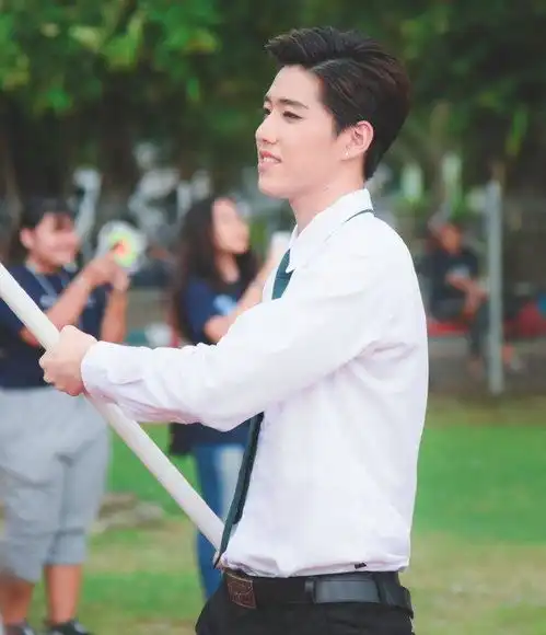 他泰小可爱校服照穿上校服也是最靓的崽