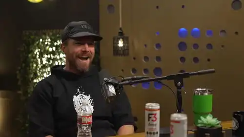 绿箭侠主演斯蒂芬阿梅尔表示绿箭侠宇宙是dc最新的成功的故事