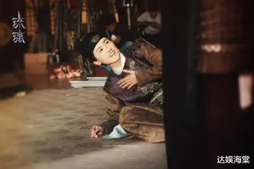 12位嘉宾宣传琉璃云歌会,11位配图都是同一张,唯独成毅特殊