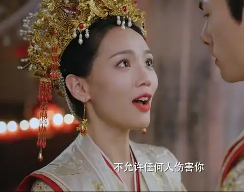 双世宠妃3墨言忱曲眉儿大婚,接吻时的一个小举动,暴露真实感情状况
